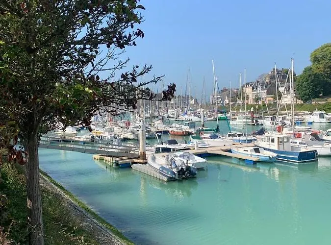 Villa La Corvette De St Val